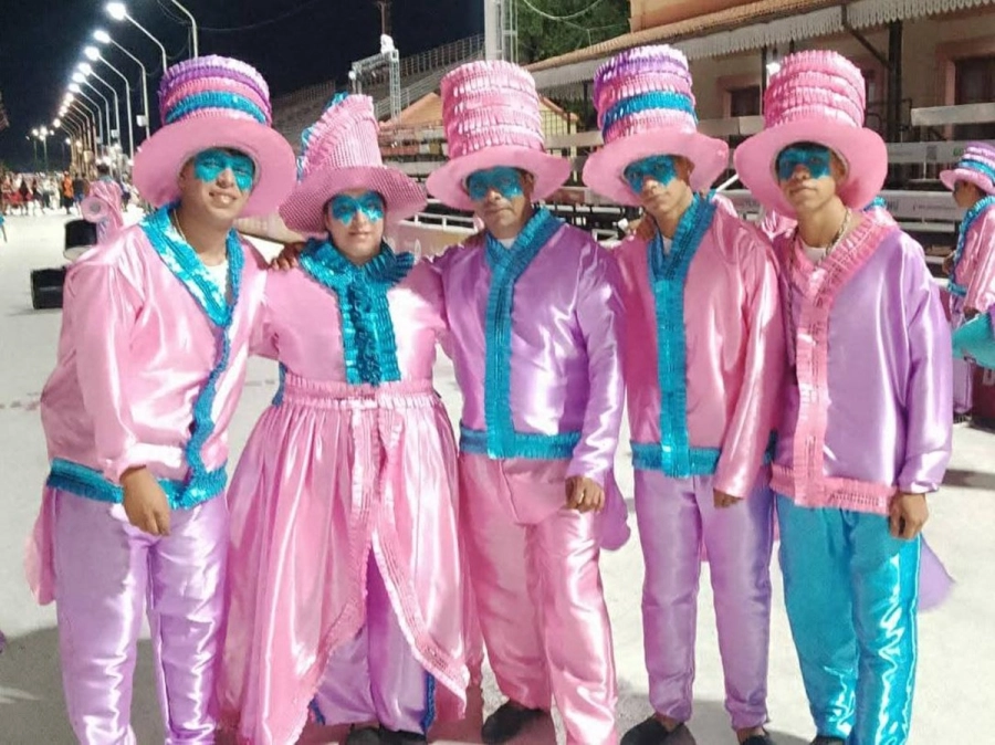 Diego Rodriguez con su familia cocolichera
