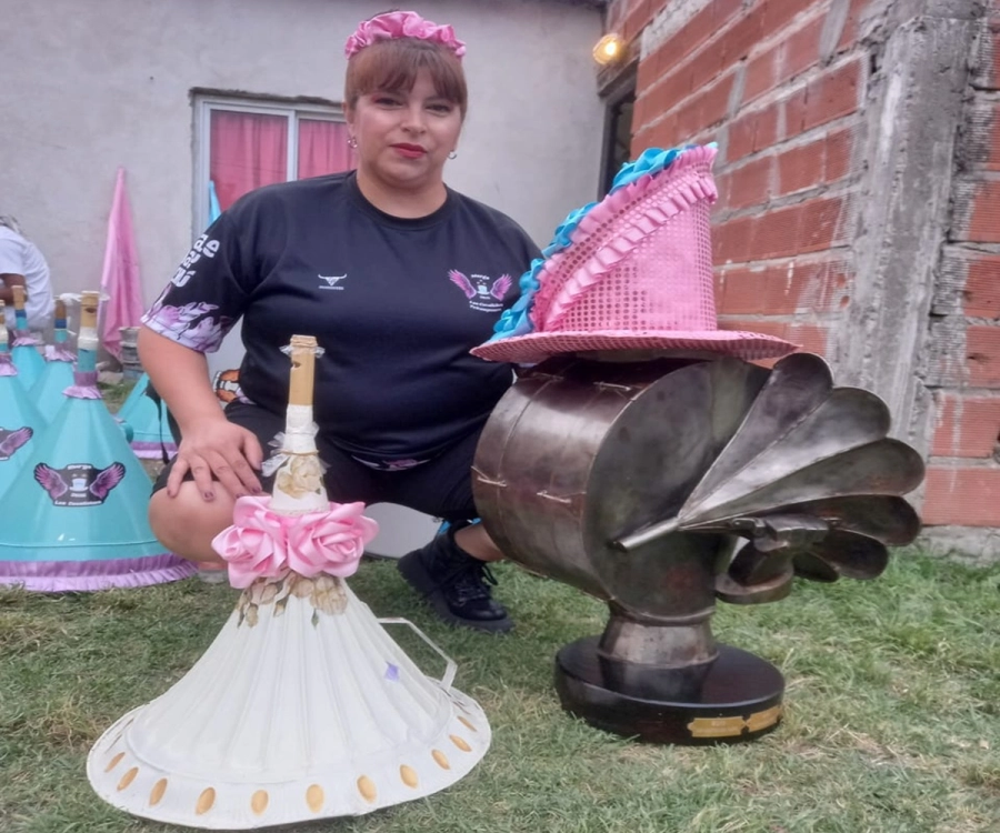 Paola Oron&aacute; directora de la murga