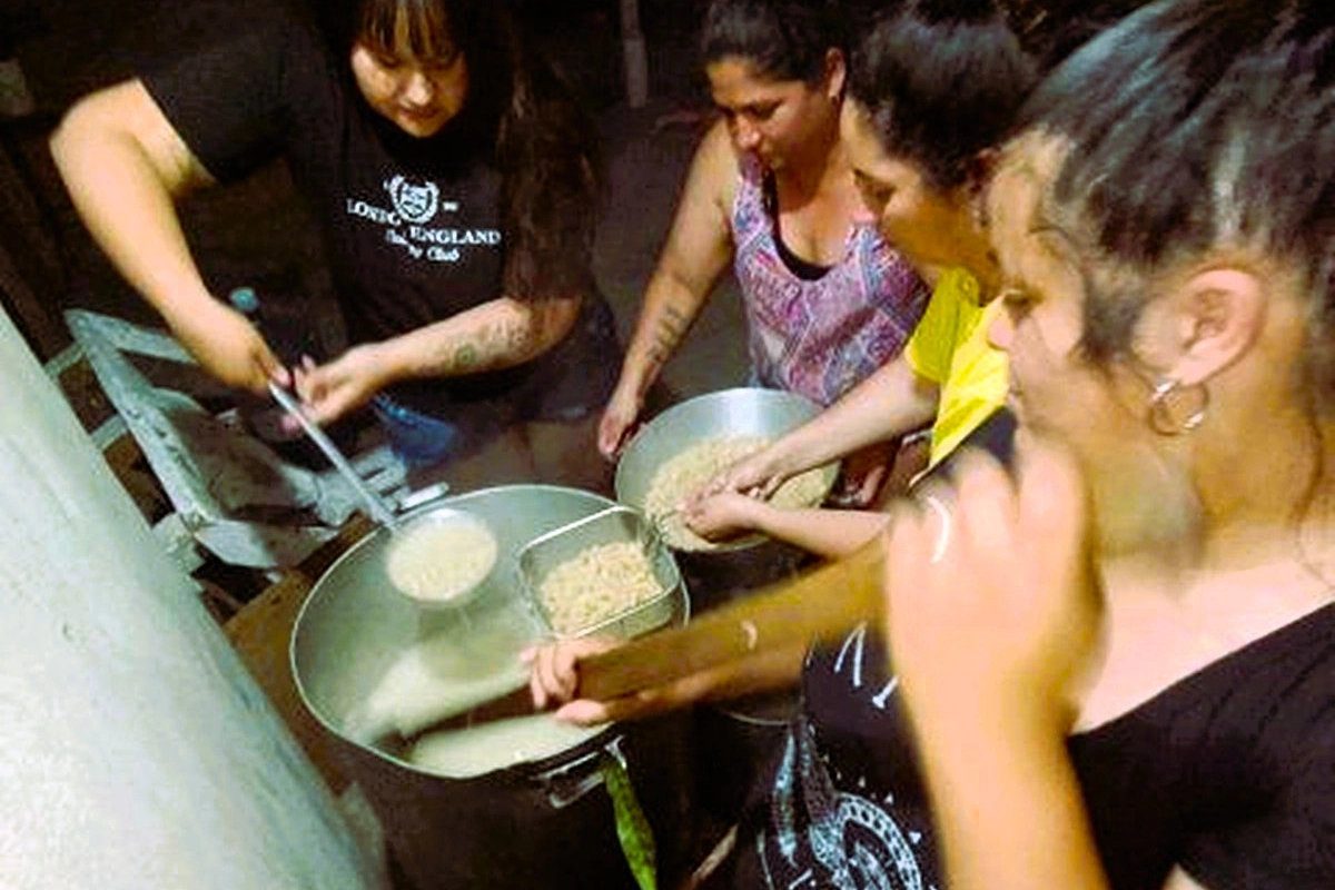 Fideada en el comedor Tres Hermanas