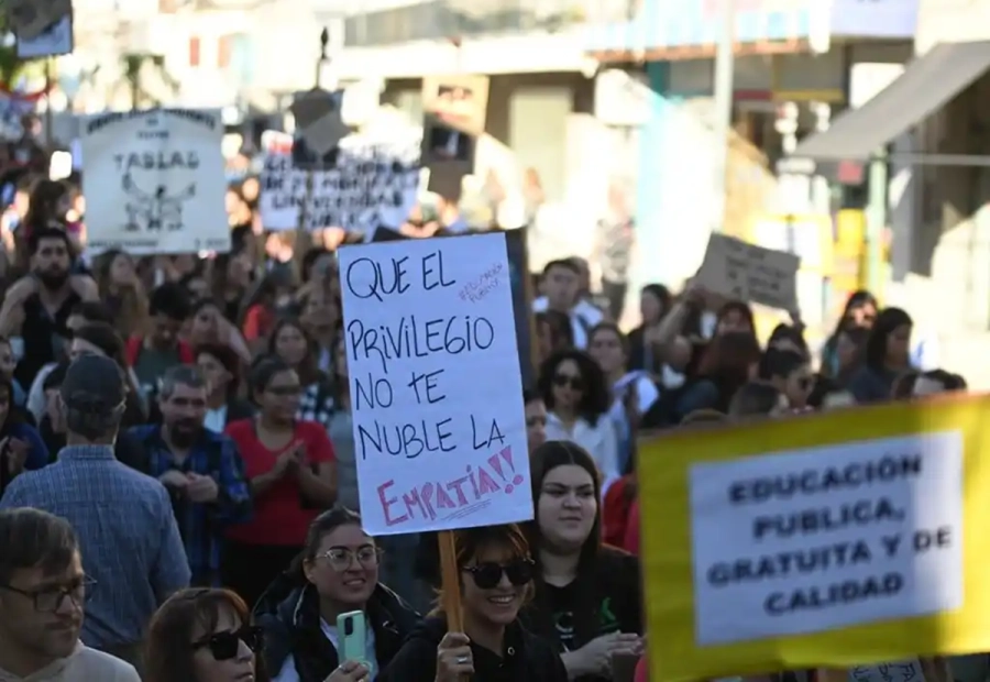 Las pol&iacute;ticas oficiales implican un retroceso profundo una renuncia a la soberan&iacute;a cient&iacute;fica y tecnol&oacute;gica