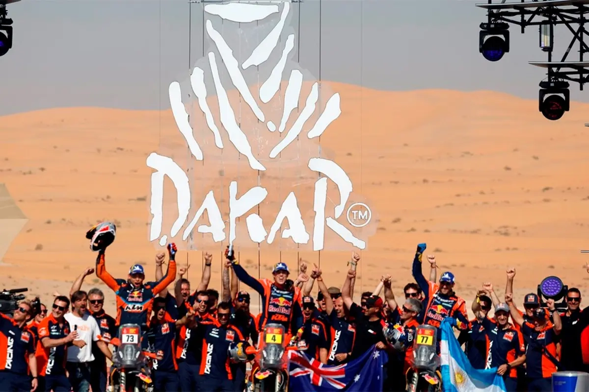 Arranc&oacute; el Dakar en Arabia Saudita