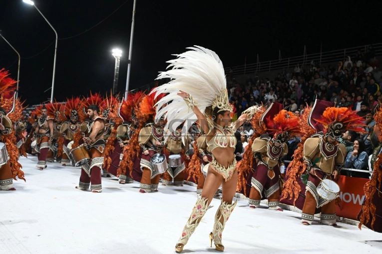 La primera noche de Ar&aacute; Yev&iacute;: Entre la tradici&oacute;n y lo carnavalesco