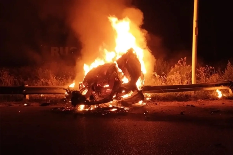 Cuatro muertos tras el despiste e incendio de un auto en la Ruta Nacional 14