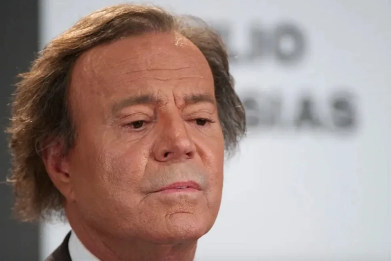El descargo de Julio Iglesias tras las acusaciones de abuso sexual: qu&eacute; dijo el cantante espa&ntilde;ol