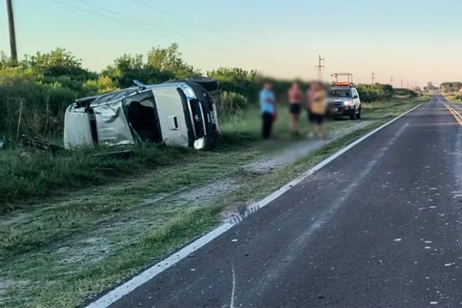<i>Camioneta impact&oacute; contra un auto que se prendi&oacute; fuego tras el choque</i>
