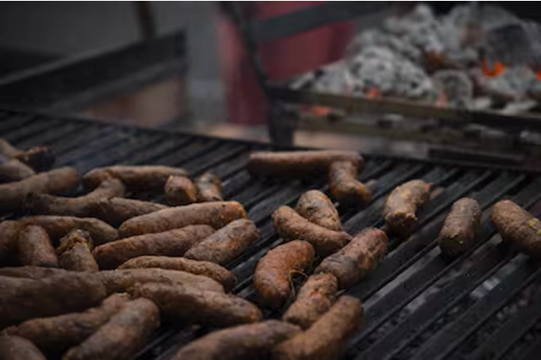 Alerta sanitaria: clausuran una carnicer&iacute;a en Salta que vend&iacute;a chorizos y morcillas con carne de gato
