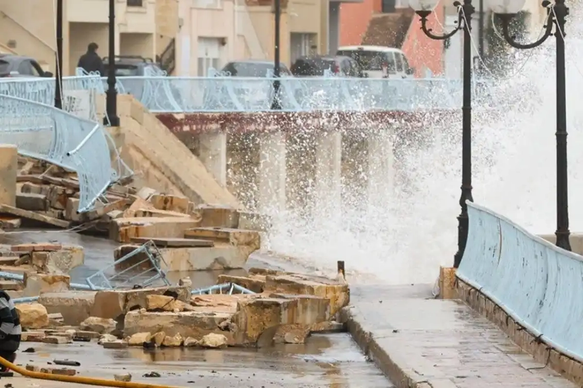 Derrumbes e inundaciones en varias regiones