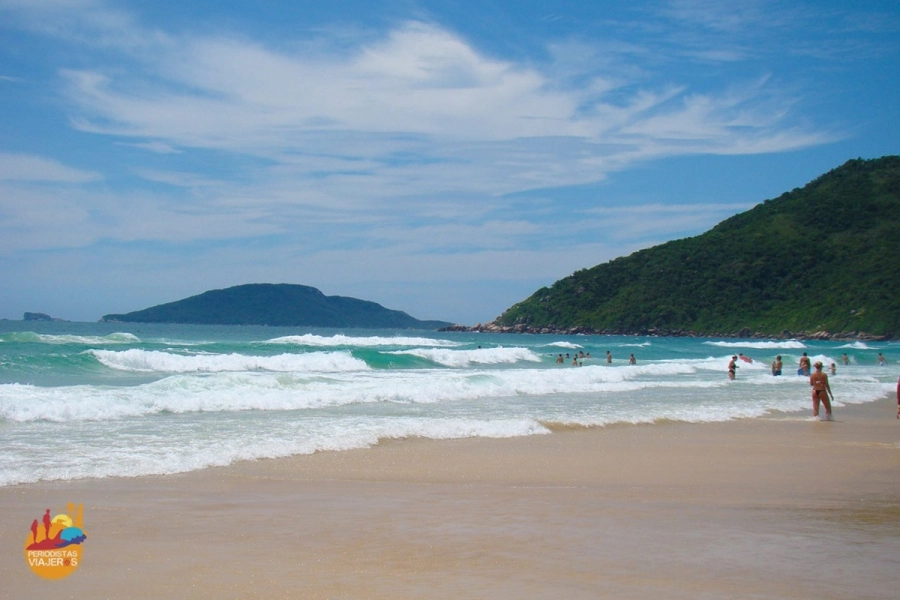 <i>En una playa del norte de Florian&oacute;polis delincuentes robaron una camioneta Toyota Hilux</i>