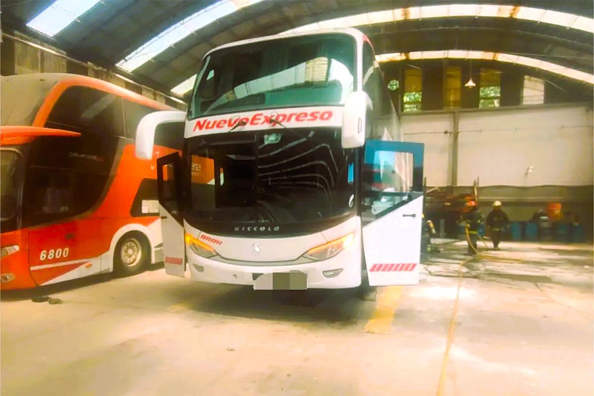 Explosi&oacute;n e incendio en un colectivo