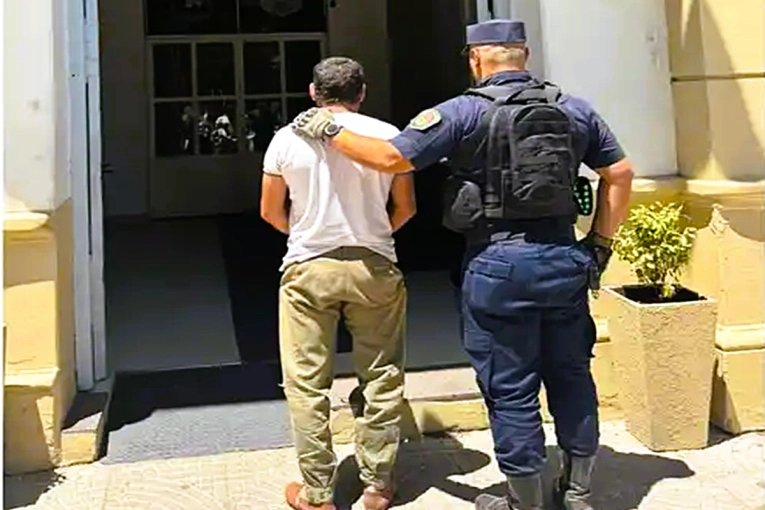 Incidentes en San Cayetano: un hombre detenido tras agresiones y disparos