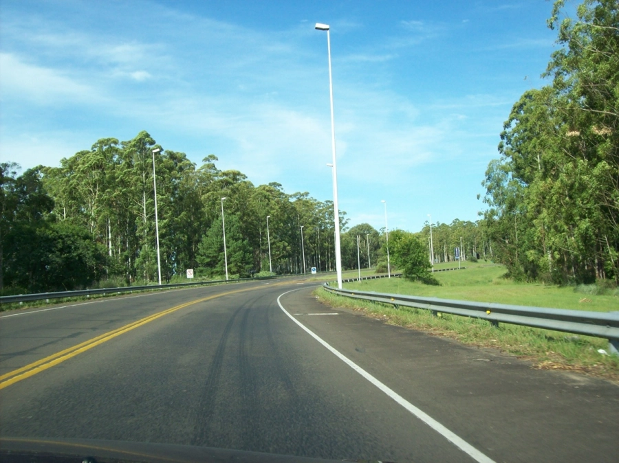 <i>La Ruta A015 es un paso fronterizo de tr&aacute;nsito pesado y un acceso clave a Salto Grande</i>