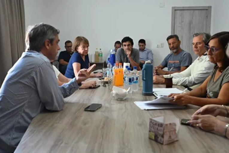 Reforma laboral y educativa: legisladores entrerrianos se reunieron con AGMER y CTA
