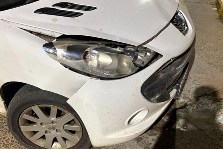 Escapaba de la Polic&iacute;a y se choc&oacute; la pared de la Jefatura: ten&iacute;a 1,64 de alcoholemia y sin carnet