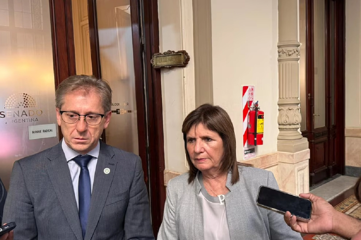 Patricia Bullrich junto a Eduardo Vischi