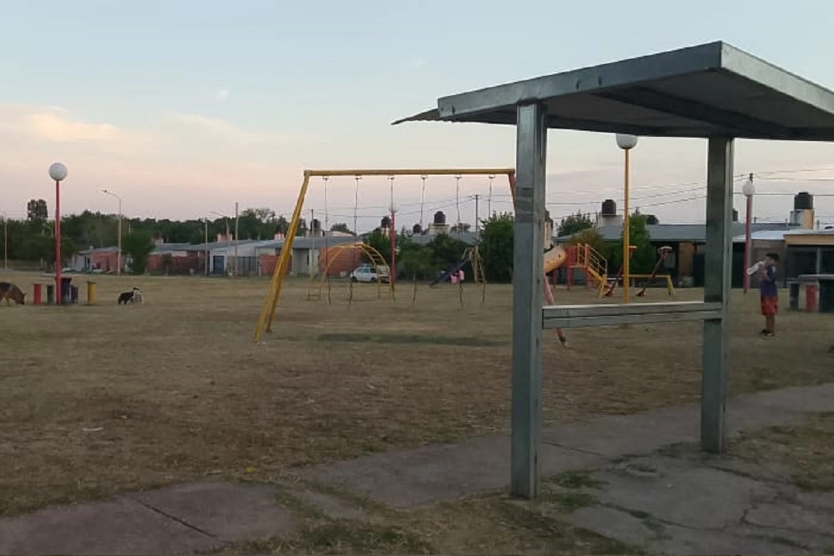 Plaza Ca&iacute;dos de Malvinas en el 200 Viviendas