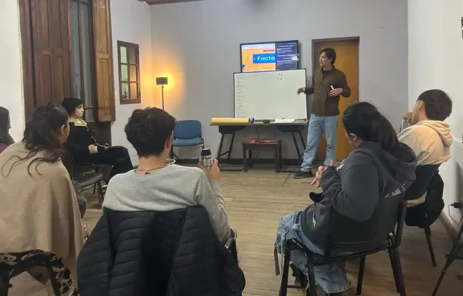 <i>Puente brinda asesoramiento acad&eacute;mico, orientaci&oacute;n vocacional y talleres</i>