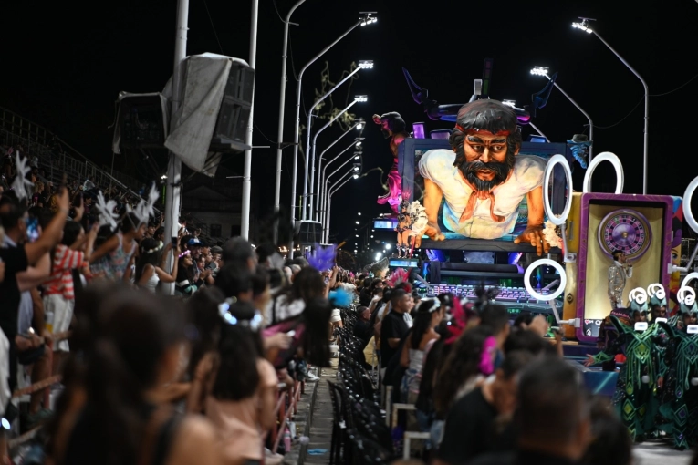 El Cors&oacute;dromo volvi&oacute; a relucir con el brillo, el ritmo y la magia del Carnaval