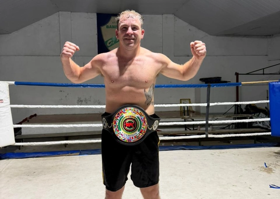 <i> El triunfo es compartido con su equipo</i>