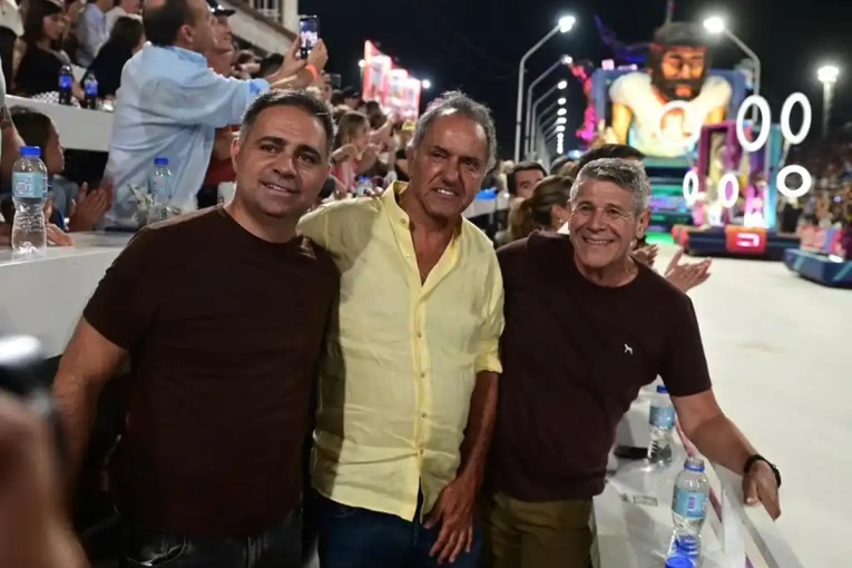 Scioli en Gualeguaych&uacute;: respaldo pol&iacute;tico y cultural al Carnaval del Pa&iacute;s que convoc&oacute; a m&aacute;s de 21 mil personas