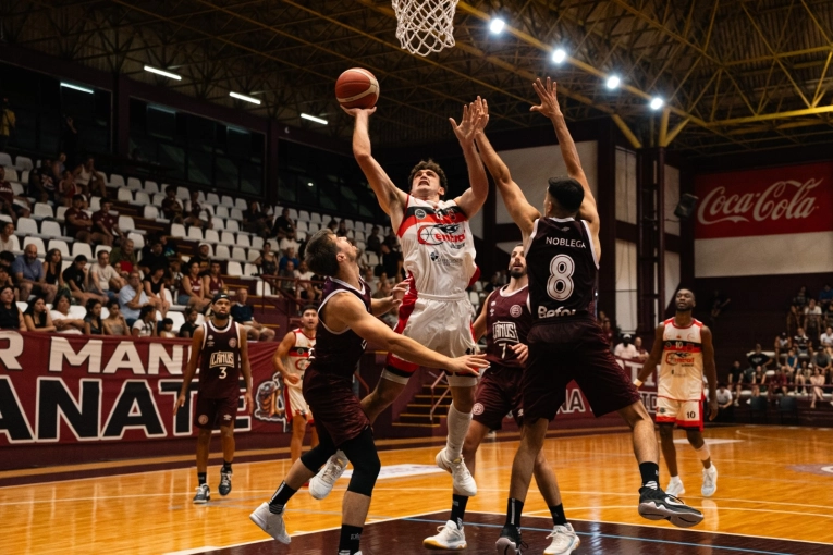 Central Entrerriano consigui&oacute; una c&oacute;moda victoria ante Lan&uacute;s y ahora vuelve a casa