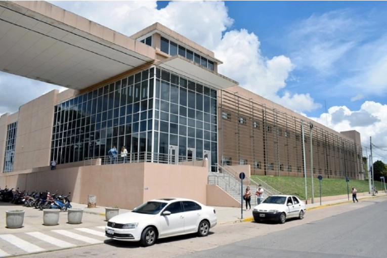 Desde el Hospital Centenario alertaron por una posible estafa telef&oacute;nica