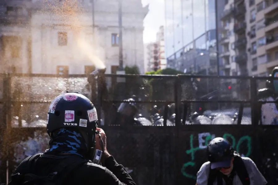 <i>La polic&iacute;a reprimi&oacute; la zona. Foto: Infobae</i>