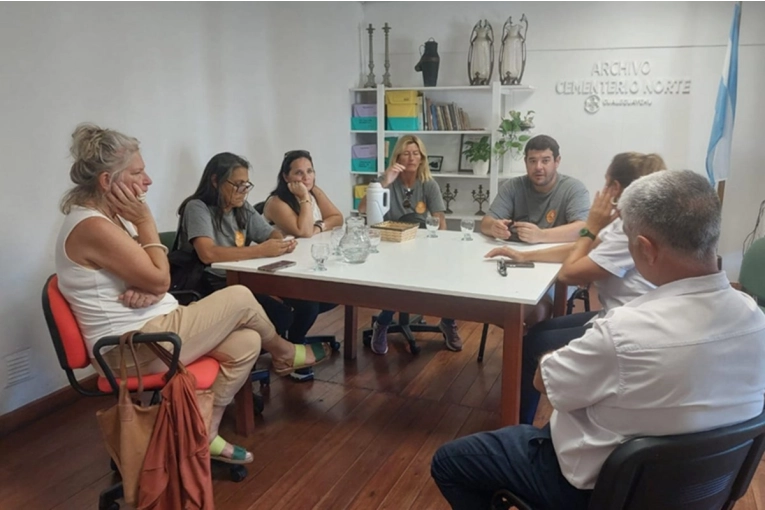 Funcionarios de Urdinarrain se interiorizaron en el funcionamiento del Cementerio Norte