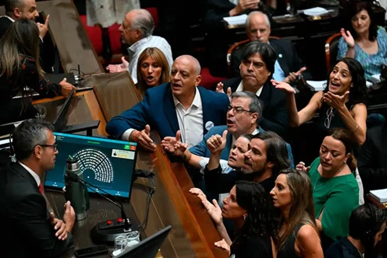 Reforma Laboral: Diputados aprob&oacute; el proyecto oficialista con cambios y lo devolvi&oacute; al Senado