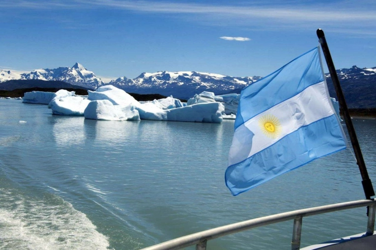 El oficialismo busca flexibilizar la Ley de Glaciares y el peronismo responde con un proyecto de defensa ambiental