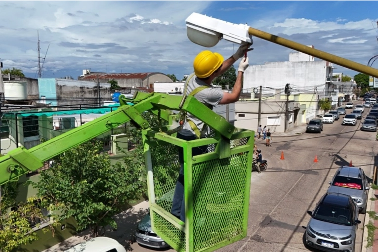 Comenzaron a reemplazar las luminarias de la ciudad por luces Led para ahorrar un 40 % de energ&iacute;a