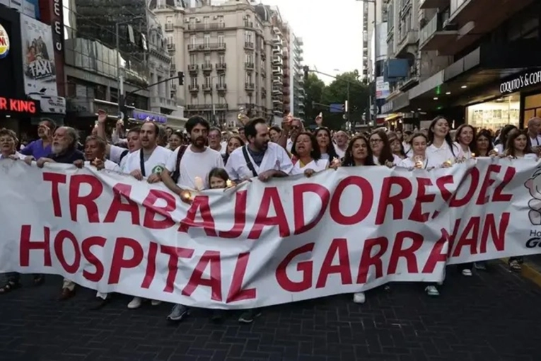 La Justicia laboral fren&oacute; los despidos en el Garrahan