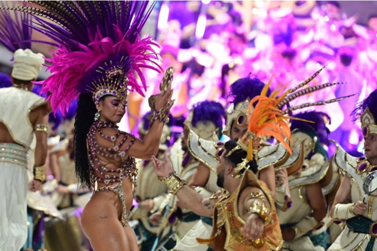 El Carnaval llevar&aacute; este domingo su brillo a la Costanera para despedir la temporada