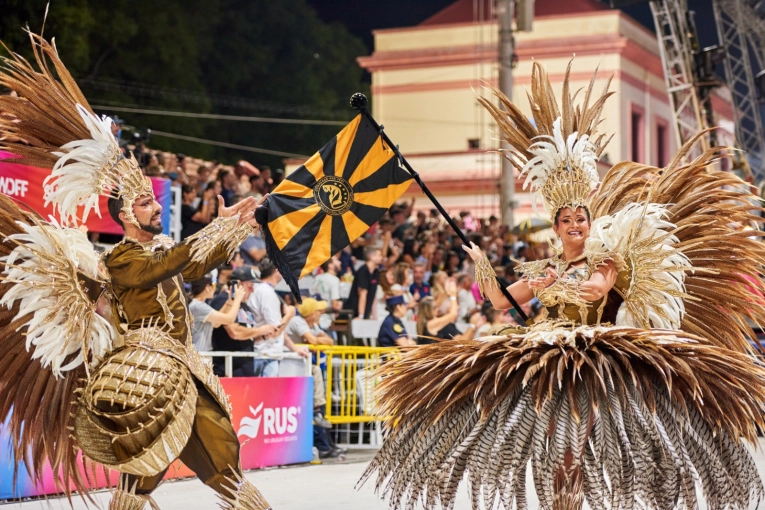 Los portabanderas de Ara Yev&iacute; se quedaron con el primer puesto
