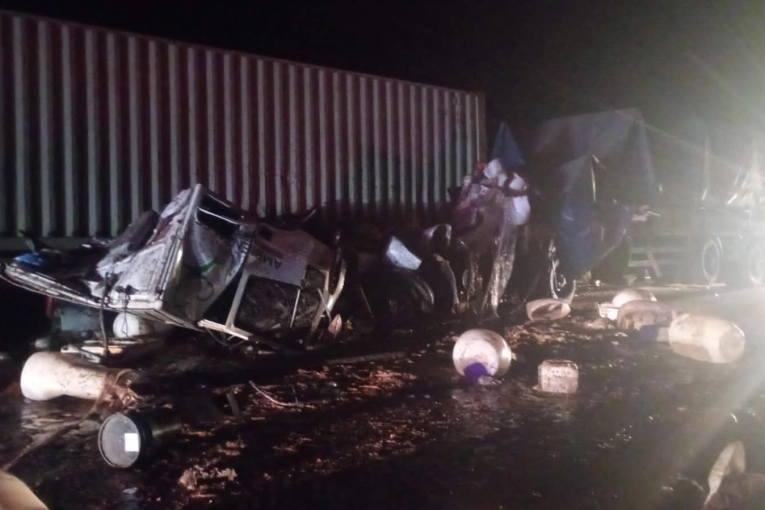 Tres camiones involucrados en un grave choque sobre la Autov&iacute;a 14