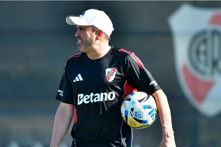 Coudet debuta como DT de River ante Hurac&aacute;n en el Duc&oacute; con aforo reducido