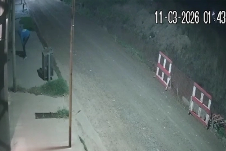 Salt&oacute; una reja en la madrugada y se llev&oacute; la bicicleta del patio en una casa del barrio Alarc&oacute;n