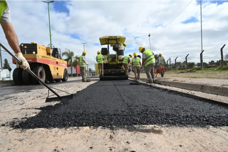 Davico: "Pusimos en marcha el proceso de pavimentaci&oacute;n m&aacute;s importante de los &uacute;ltimos a&ntilde;os"