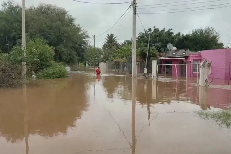 Proponen declarar la emergencia social y econ&oacute;mica por las inundaciones en Tucum&aacute;n