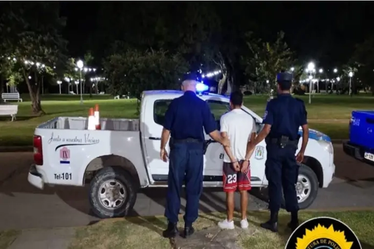 Violenta pelea con armas blancas en una plaza termin&oacute; con dos detenidos