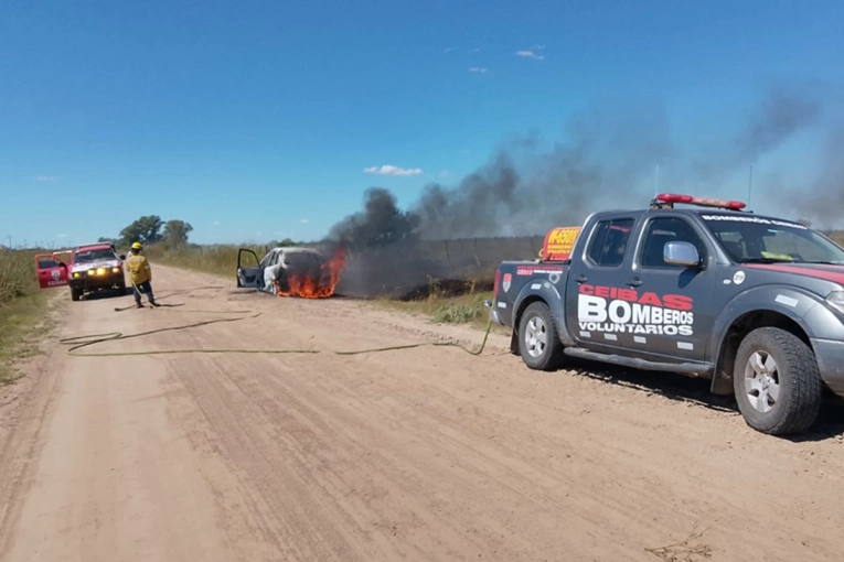 Se le incendi&oacute; el auto y al intentar apagarlo, fue v&iacute;ctima de una explosi&oacute;n