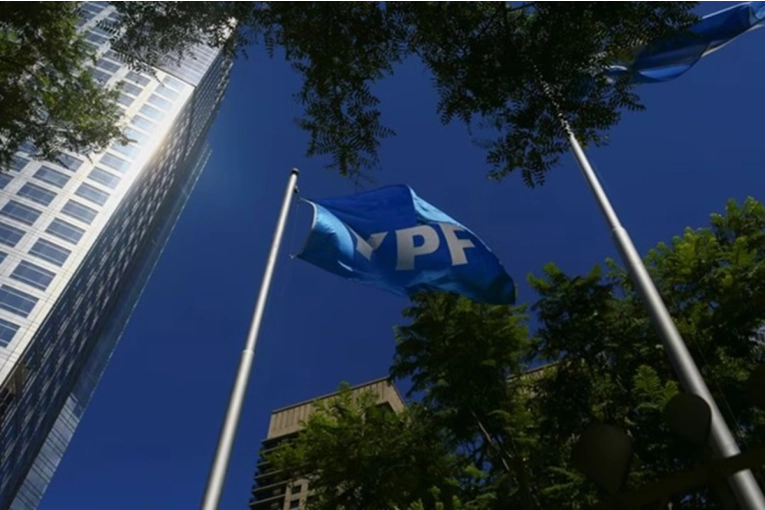 Juicio por YPF: la Justicia de Estados Unidos benefici&oacute; a Argentina y suspendi&oacute; todas las demandas