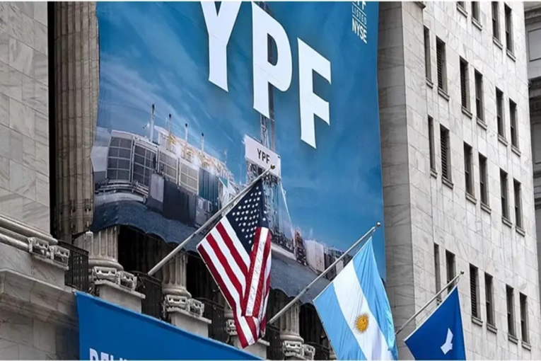 La Justicia de EE.UU. fall&oacute; a favor por YPF y la Argentina se evita pagar m&aacute;s de 16.100 millones de d&oacute;lares
