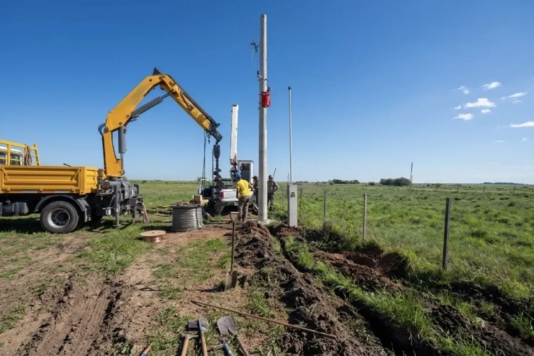 Impulsan obras de electrificaci&oacute;n rural y ampliaci&oacute;n de redes de gas en la provincia