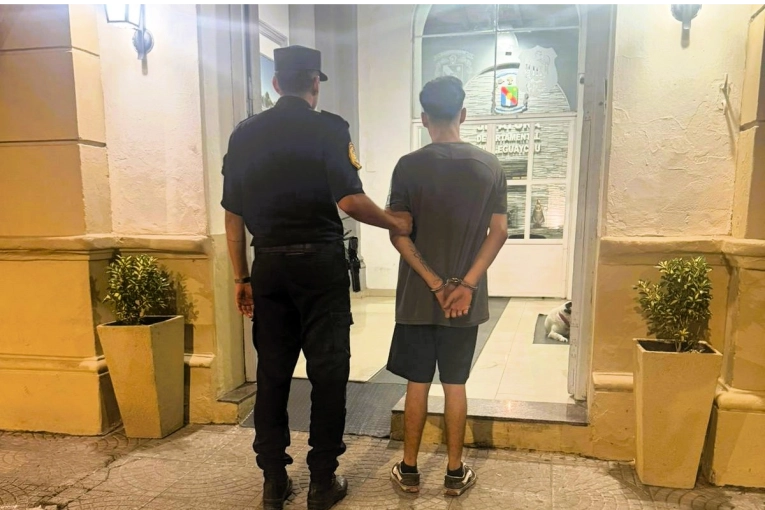 Un joven fue aprehendido con un televisor de dudosa procedencia en la madrugada del domingo