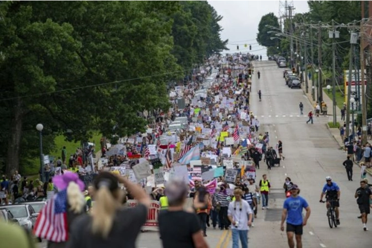 Millones se movilizaron contra Trump en una jornada marcada por los rechazos al autoritarismo
