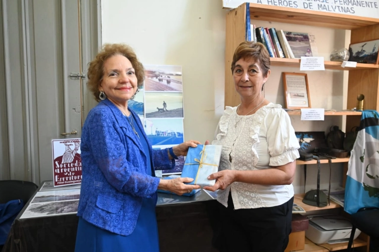 Donaron nuevos libros al &Aacute;rea de Malvinas