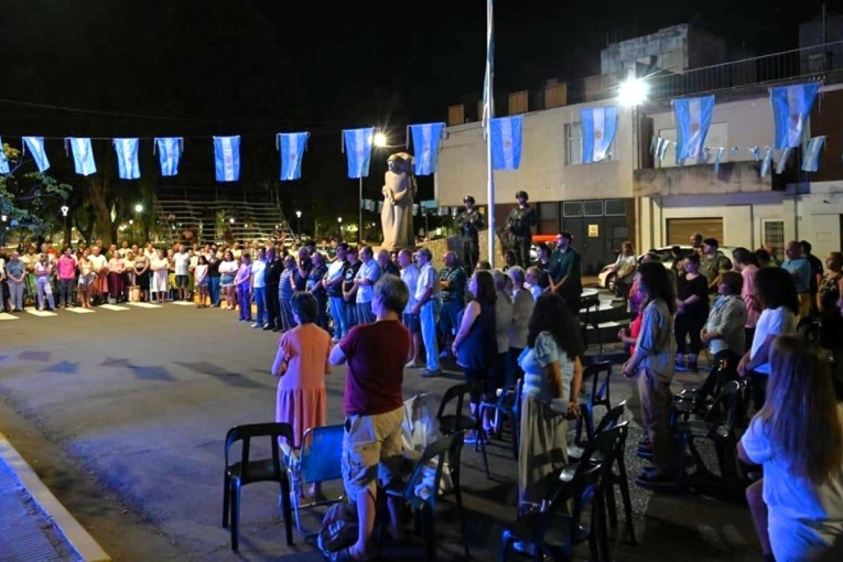 La vigilia por Malvinas reuni&oacute; a vecinos y vecinas de la ciudad en una noche de memoria y respeto