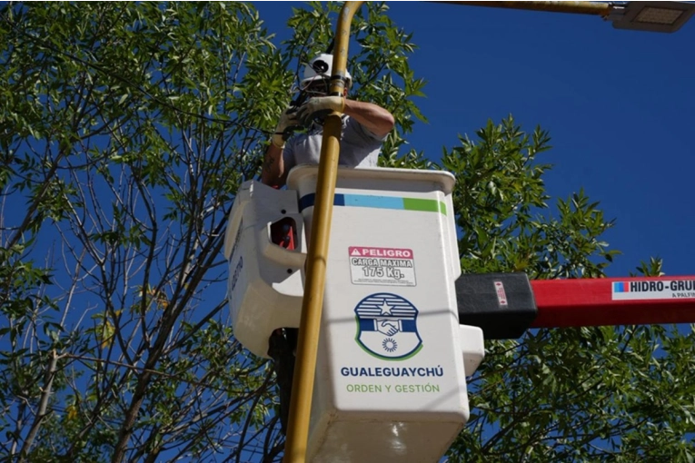 Recambio eficiente: instalan 530 luminarias LED en un nuevo cuadrante de la ciudad