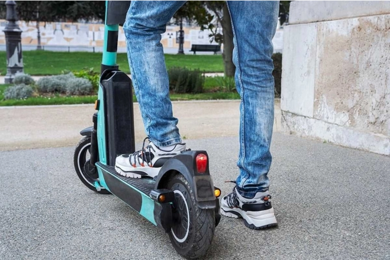 Monopatines el&eacute;ctricos: requisitos y lugares permitidos para circular en Gualeguaych&uacute;