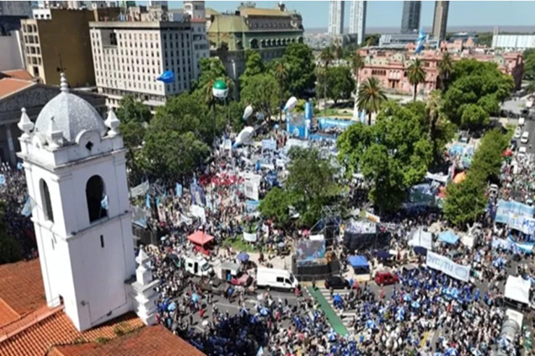 La CGT anunci&oacute; una movilizaci&oacute;n a Plaza de Mayo para el 30 de abril